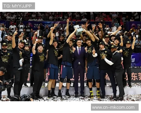 马布里对决传奇球员的精彩瞬间回顾与赛场背后的故事分享